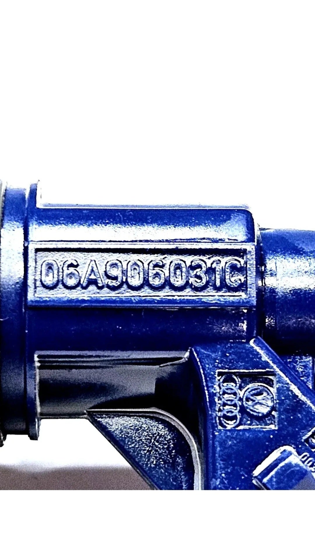 Set of 4 OEM Bosch 0280155791 / 06A906031C fuel injectors