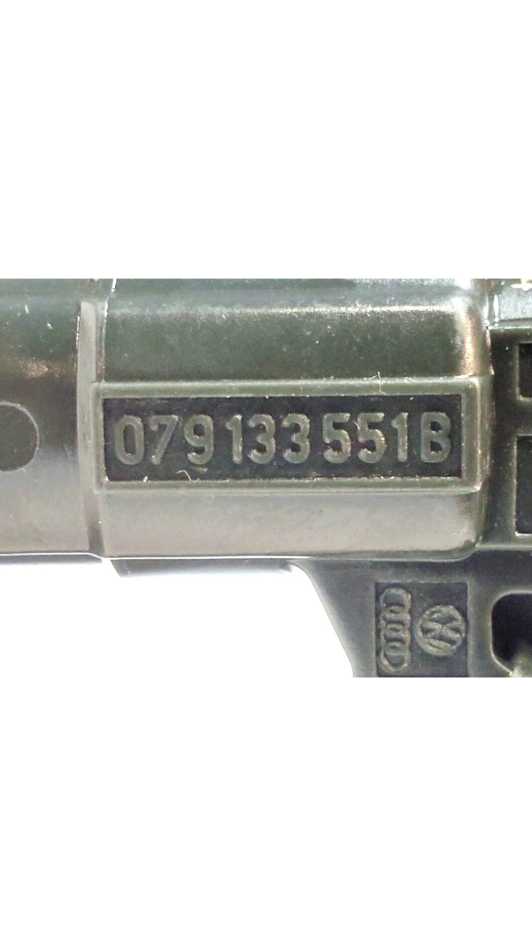 Set of 8 OEM Bosch 0280156180 / 079133551B fuel injectors
