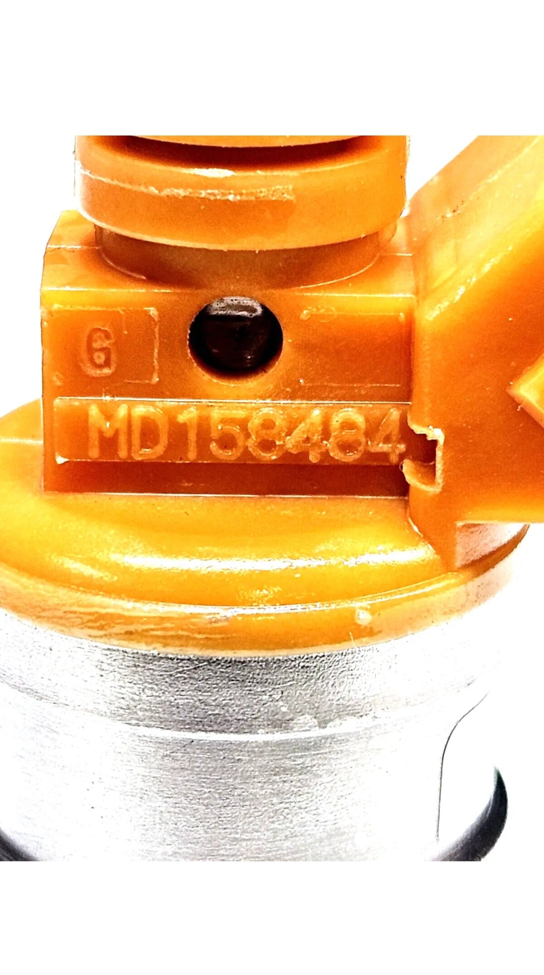 Set of 6 OEM Nikki INP-066 / MD158484 fuel injectors