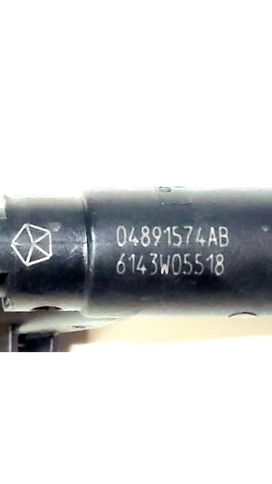 Set of 4 OEM Siemens 04891574AB fuel injectors