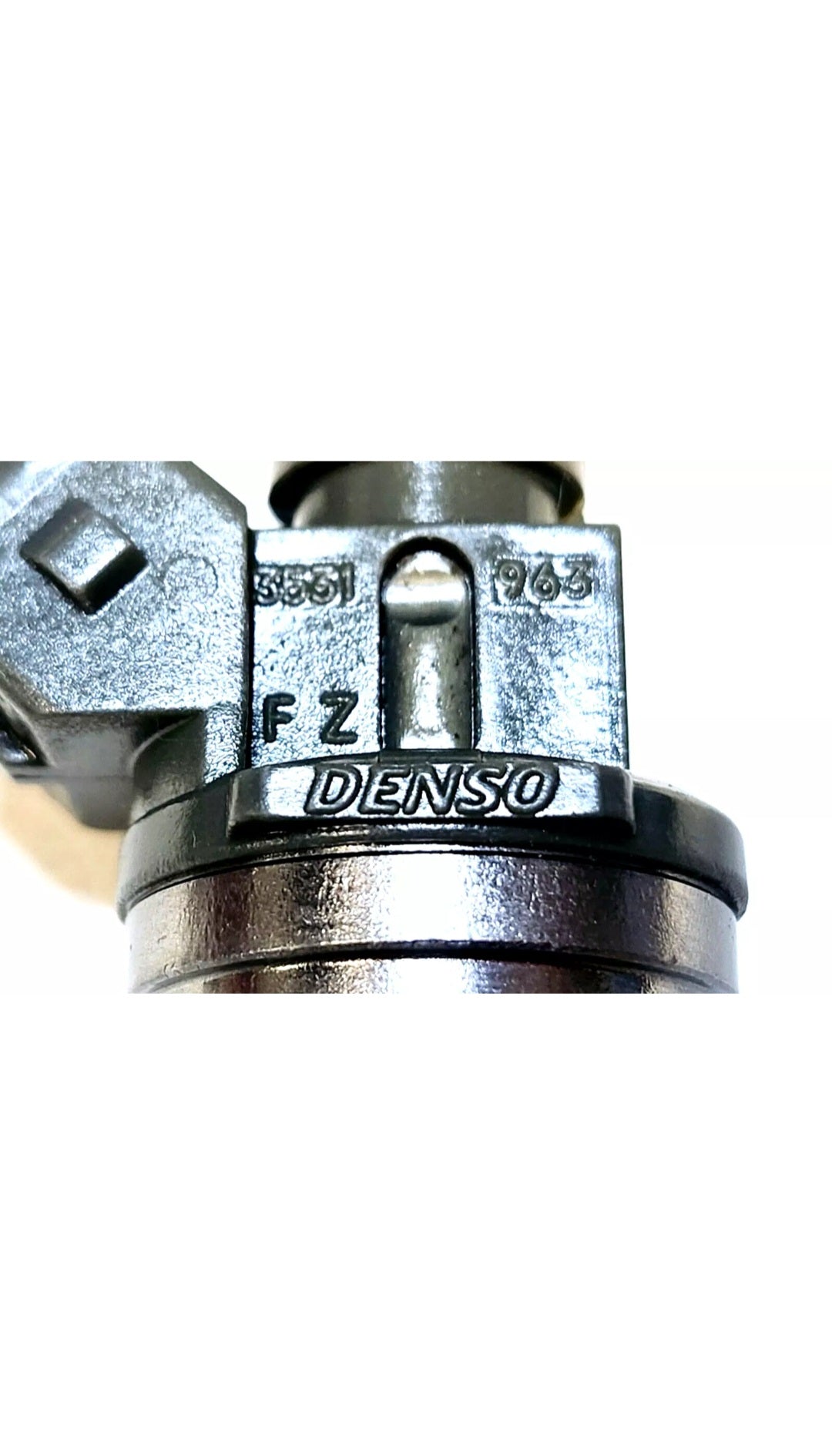 Set of 6 OEM Denso XL5E-A2A / XL5E-B2A fuel injectors