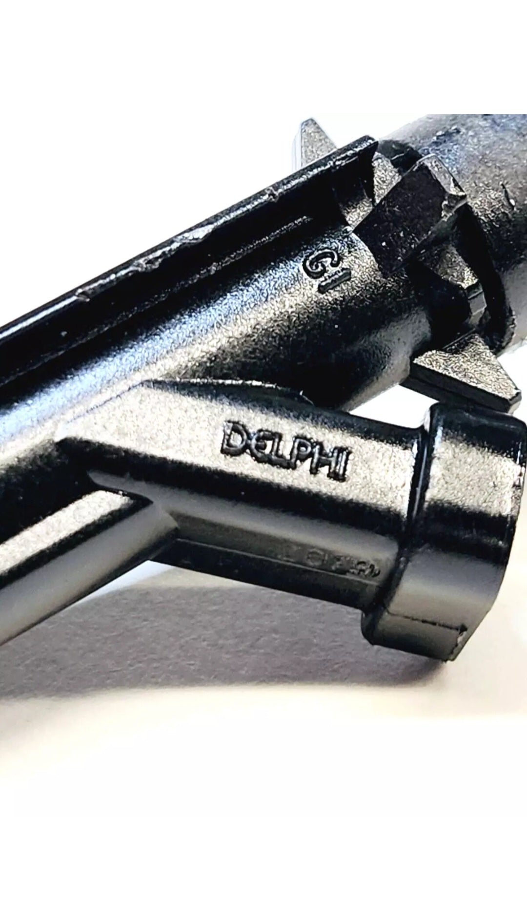 Set of 4 OEM Delphi 25321668 fuel injectors