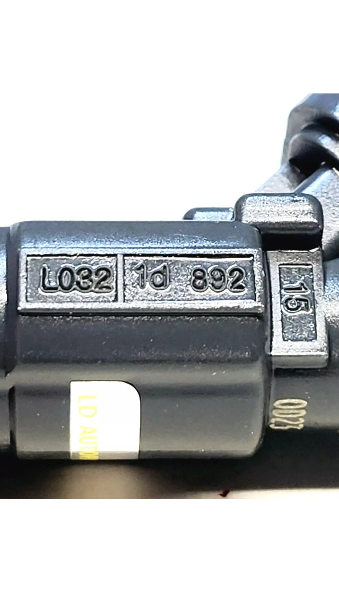 Set of 8 OEM Hyundai 35310-3F000 / L032 fuel injectors