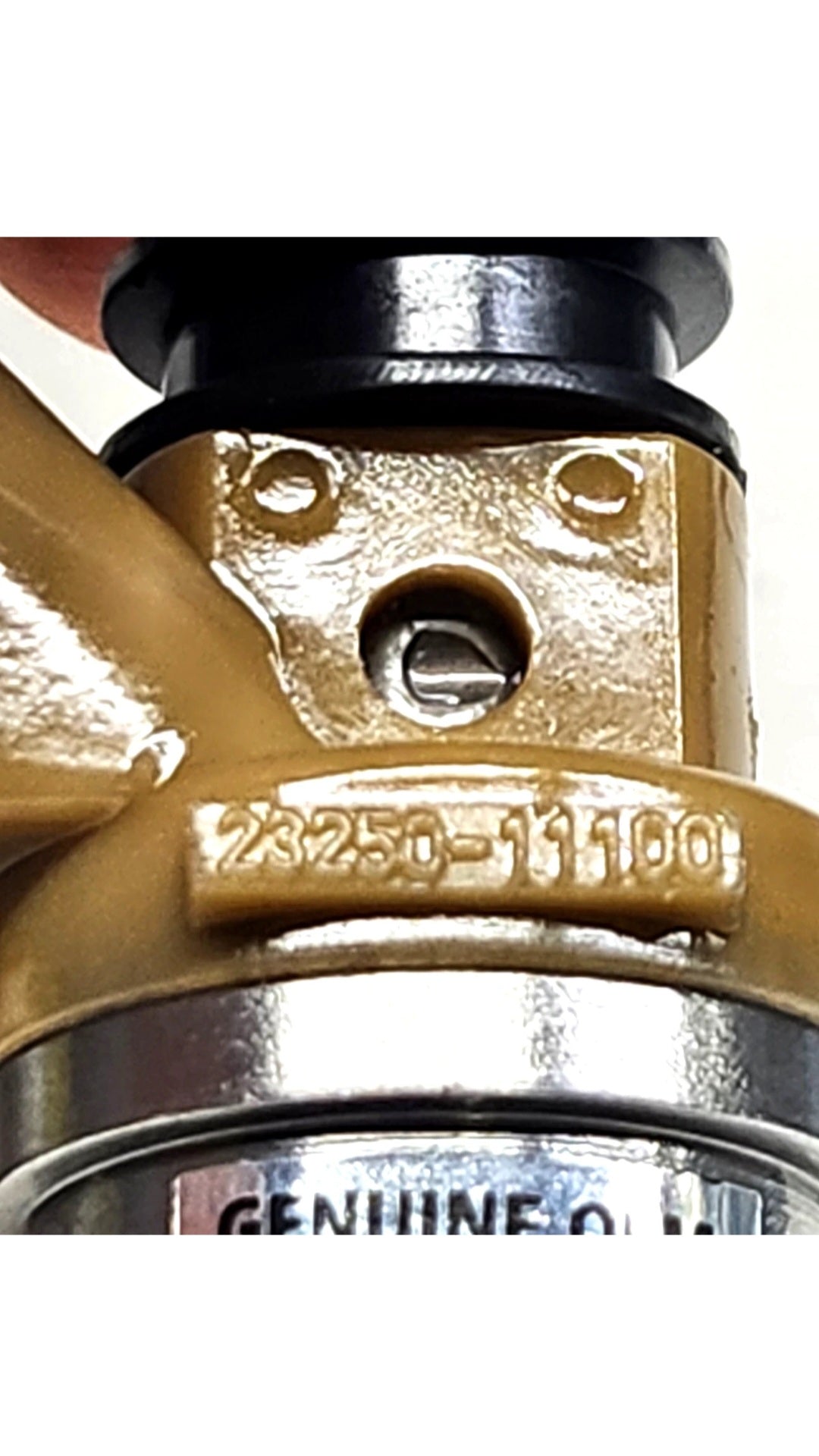 Set of 4 OEM Toyota 23250-11100 / 23209-11100 fuel injectors