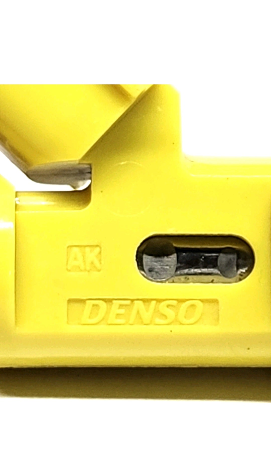 Set of 4 OEM Denso 23250-28050 / 23209-28050 / 195500-3960 fuel injectors