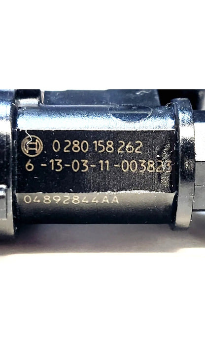 4 Genuine Bosch 0280158262 / 04892844AA fuel injectors