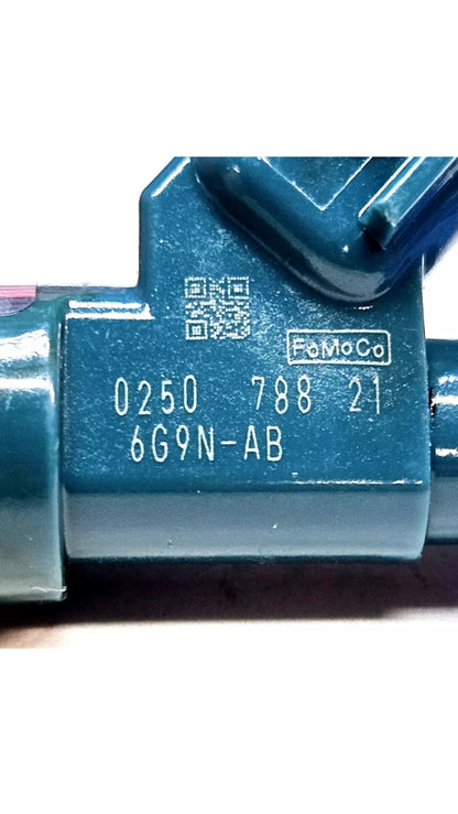 Single Genuine Denso 6G9N-AB / LR001982 / 30777501 / 297500-0250 fuel injector.