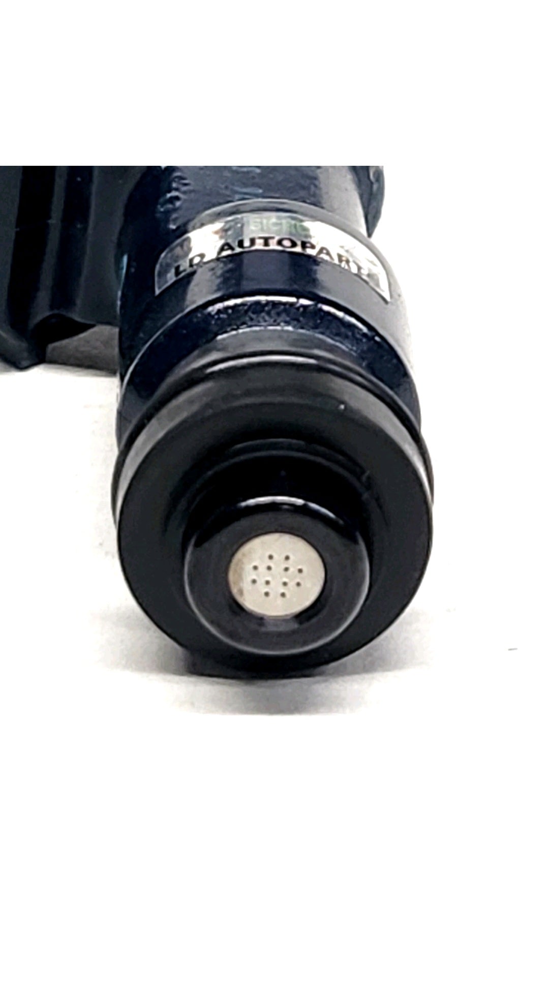 Set of 4 OEM Denso 16611-AA810 / 297500-1820 fuel injectors.