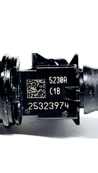 Set of 8 OEM Delphi 25323974 / FJ10063 / 17113582 Reman- fuel injectors