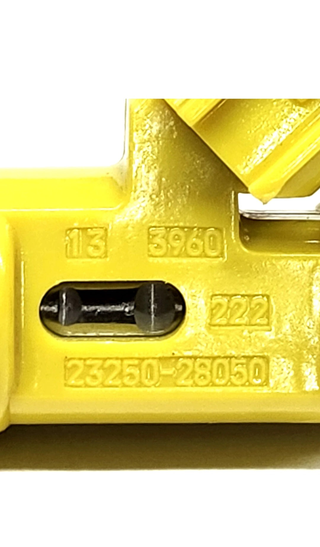 Set of 4 OEM Denso 23250-28050 / 23209-28050 / 195500-3960 fuel injectors