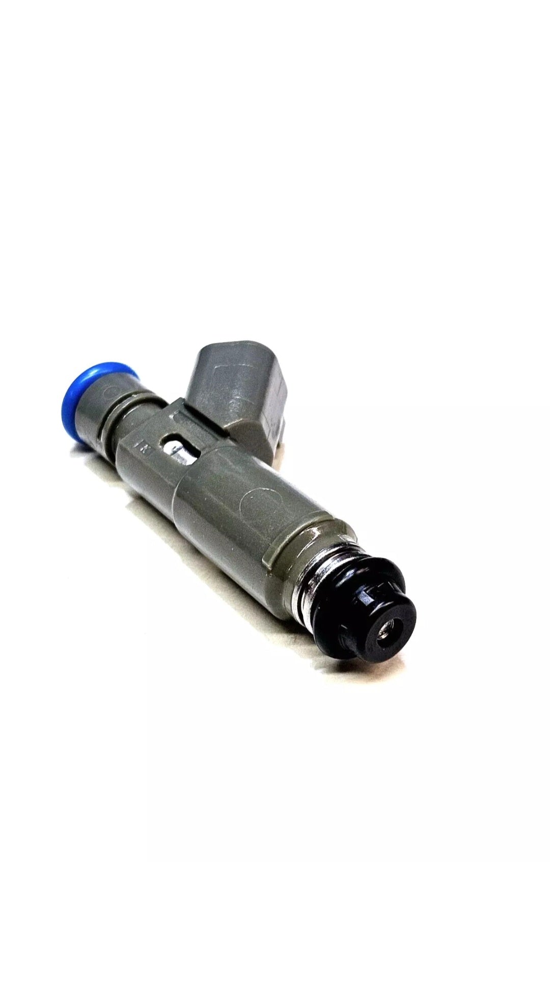 Set of 4 OEM Denso 12582704 / 195500-4670 fuel injectors